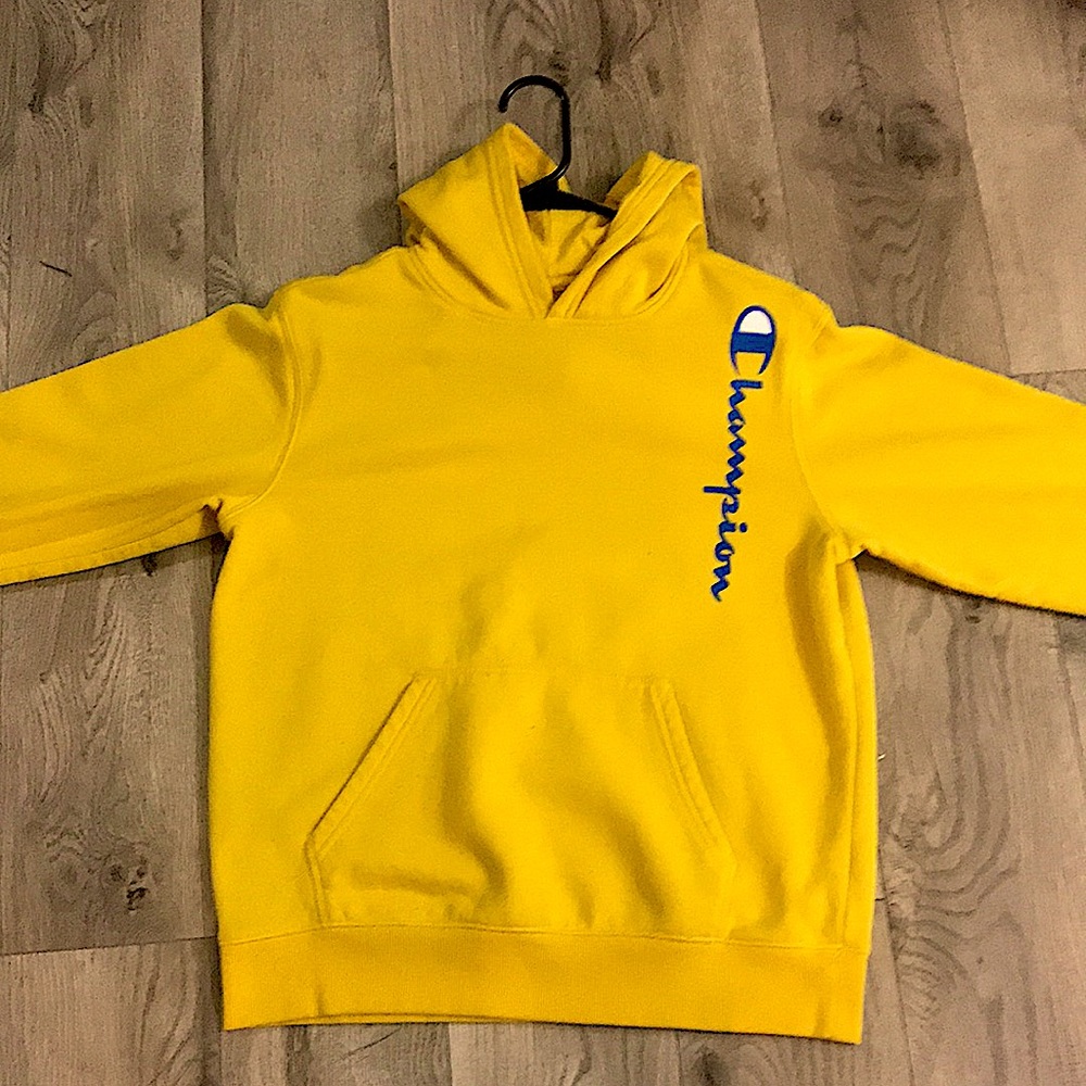It’s Yellow it is Youth extra large